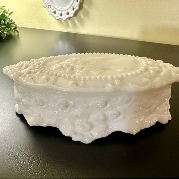 FOSTORIA, JENNY LIND, PRESSED, MILK GLASS, CAMEO, PIN BOX WITH LID. - Picture 14 of 14